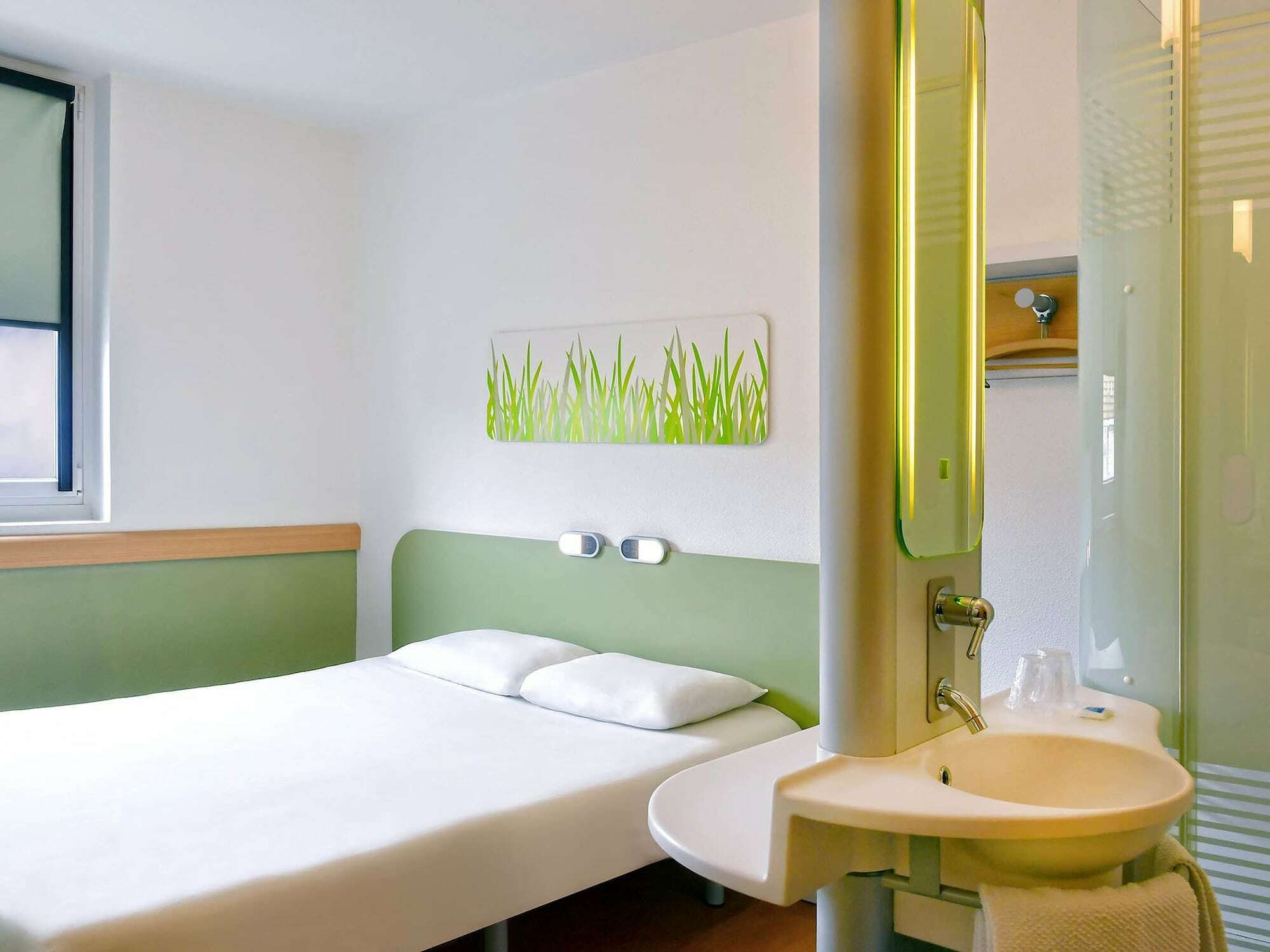 Ibis Budget Nimes Centre Gare Exterior foto