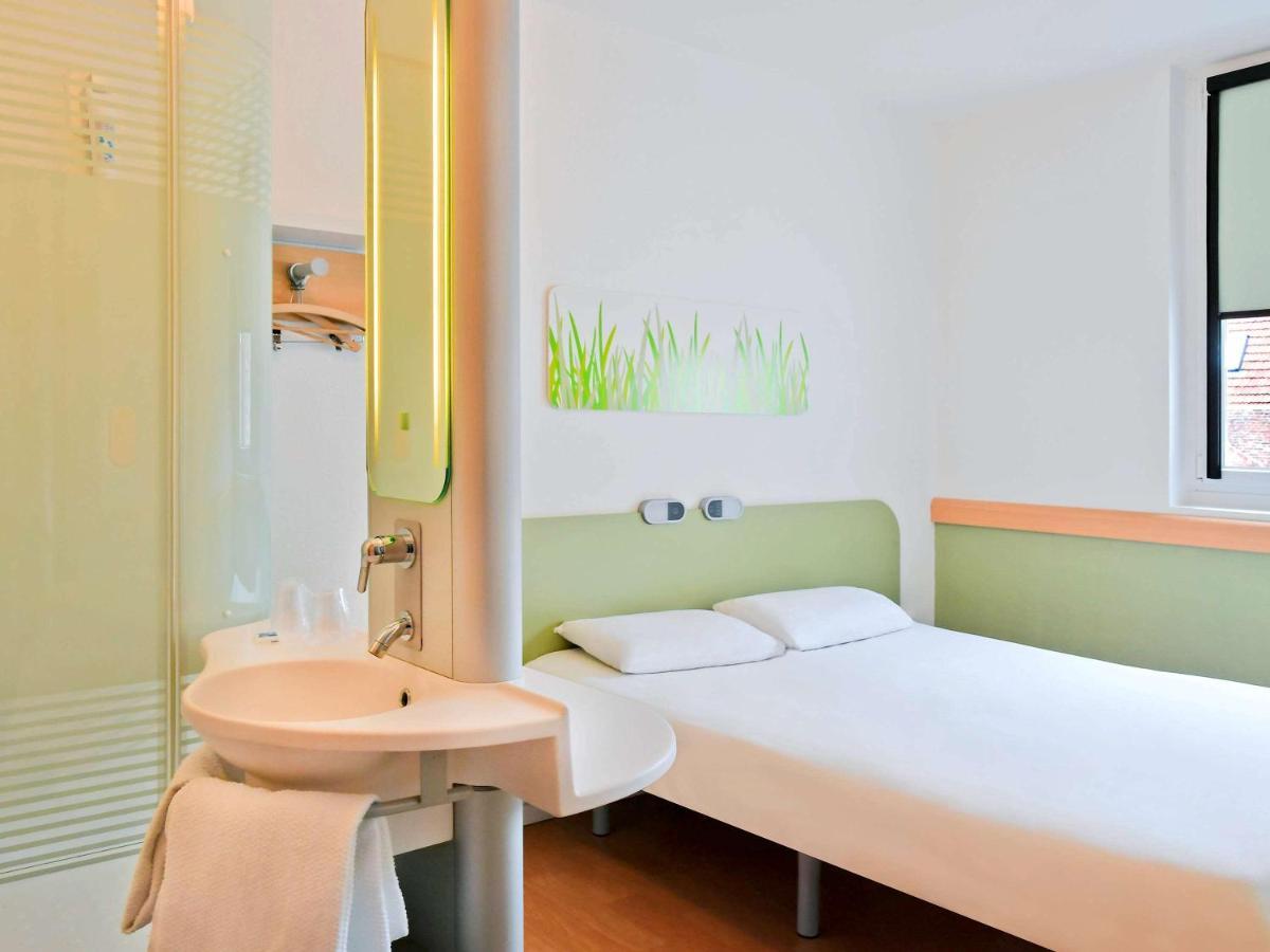 Ibis Budget Nimes Centre Gare Exterior foto